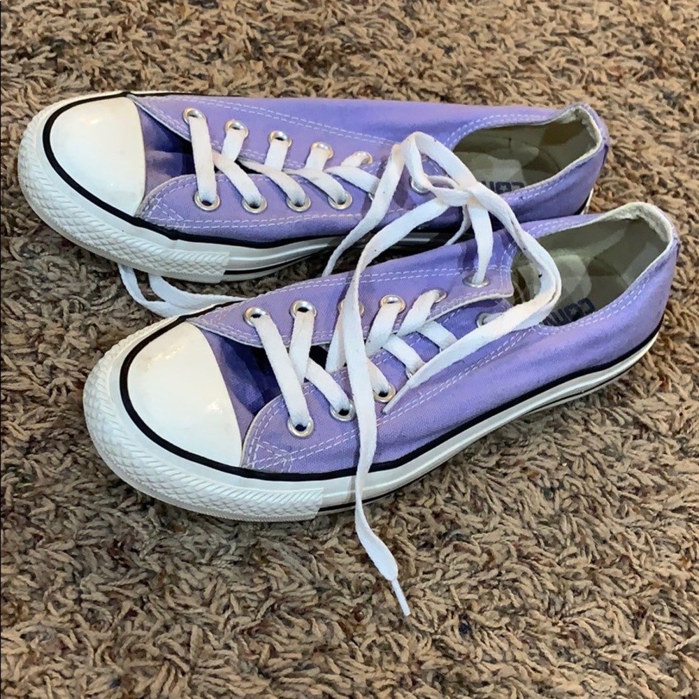 **SOLD** Lilac purple converse low tops
